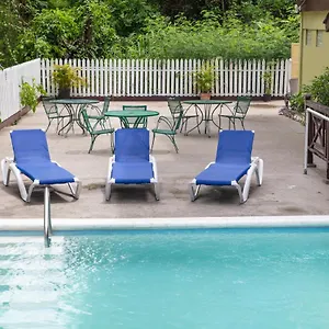 Hotel Pineapple Court **