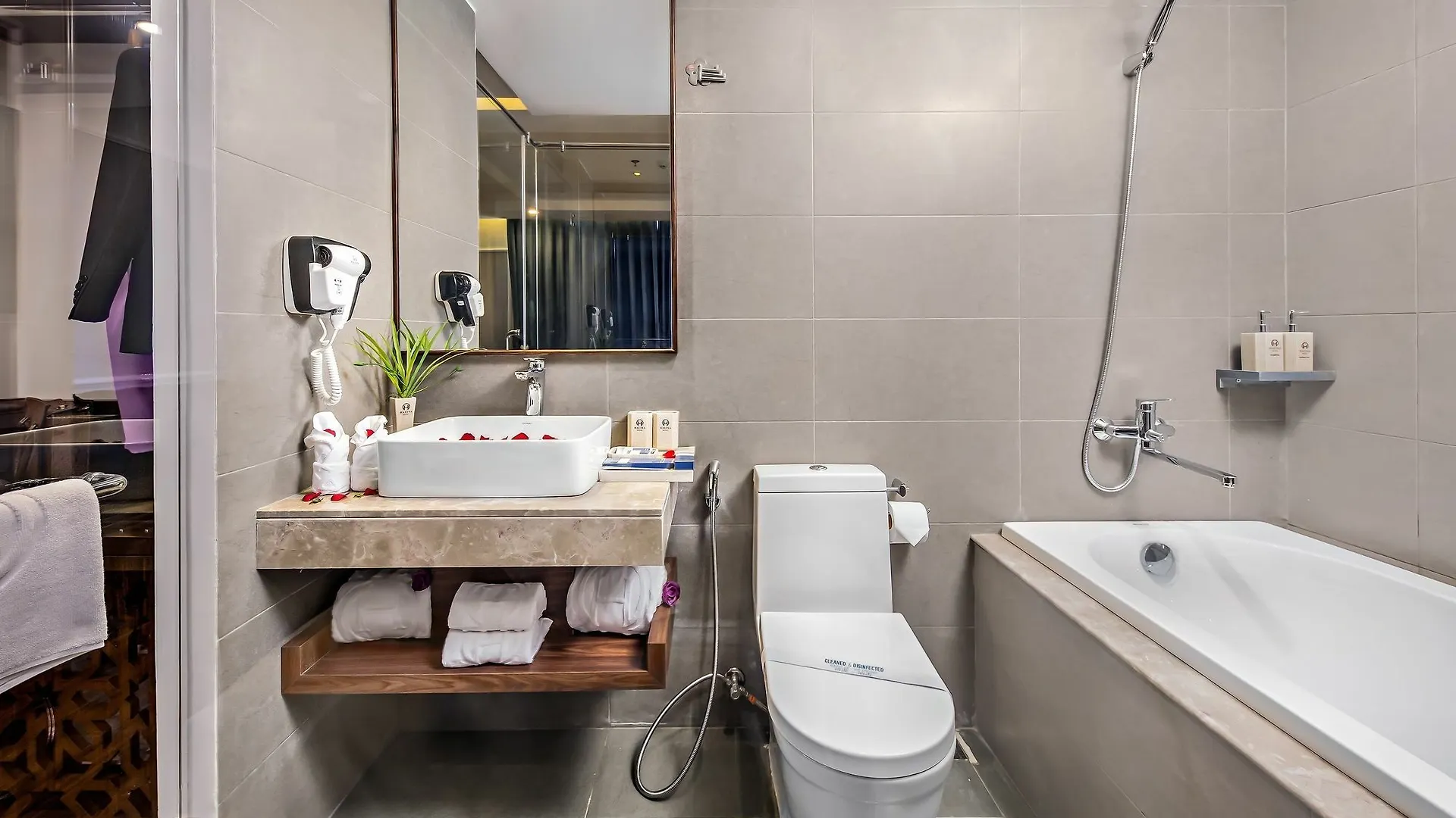 Halina Hotel&Apartment Da Nang